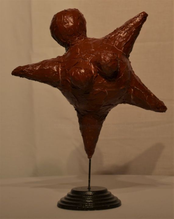 Sculptuur getiteld "Dikke mama rouge" door Monique Schoonenburg (MSC), Origineel Kunstwerk