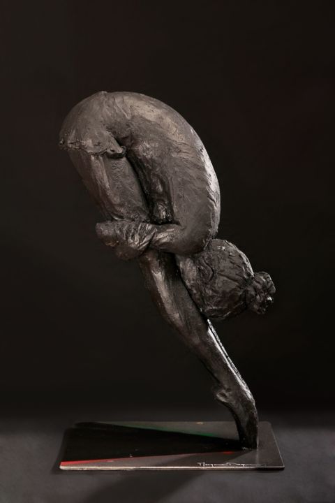 Sculpture titled "Triste Danse" by Morgane Daquin, Original Artwork, Terra cotta
