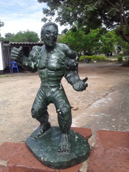 Sculpture intitulée "Hulk Figure Statue" par Moses Mangenda, Œuvre d'art originale, Pierre