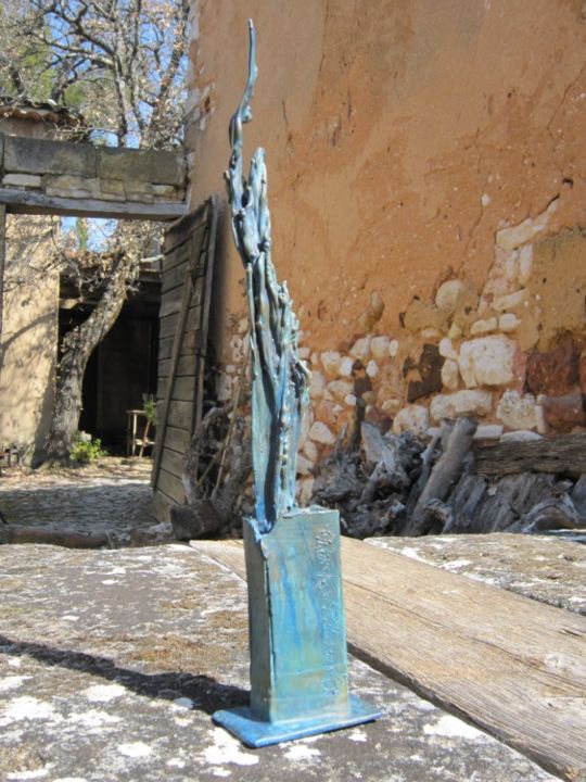 Sculpture titled "LE GRAND CYPRES BLEU" by Michel Moskovtchenko, Original Artwork, Metals