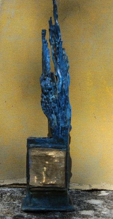 Sculpture titled "LE MAUSOLEE  BLEU" by Michel Moskovtchenko, Original Artwork, Metals