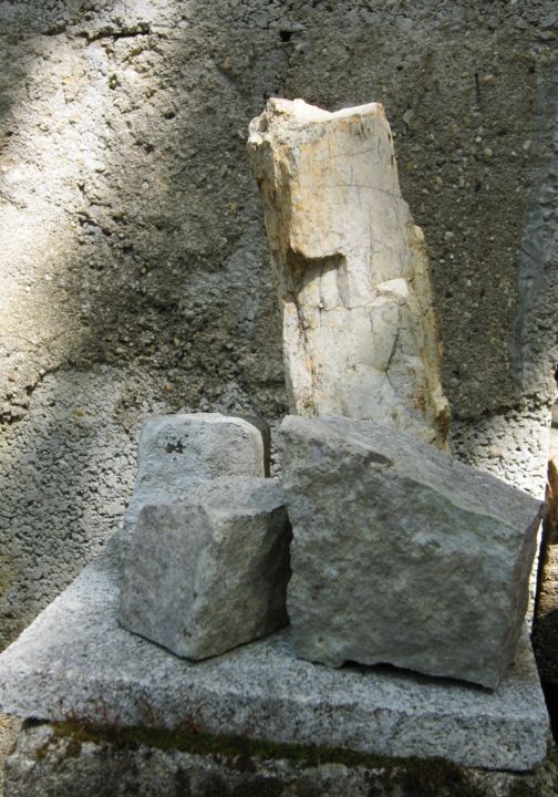 Sculpture titled "MEGALITHIQUE" by Michel Moskovtchenko, Original Artwork, Stone