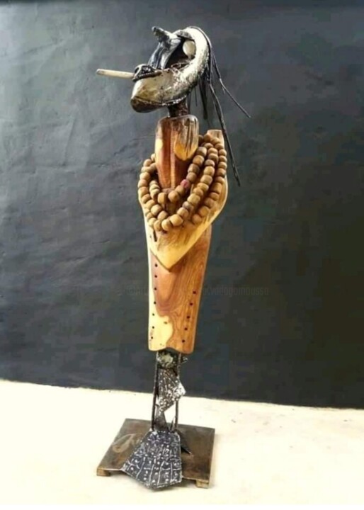 Sculpture intitulée "Reine qui surveille…" par Moussa Sawadogo, Œuvre d'art originale, Bois