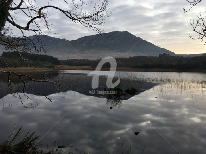 「Connemara peace lake」というタイトルの写真撮影 Ême Touaによって, オリジナルのアートワーク