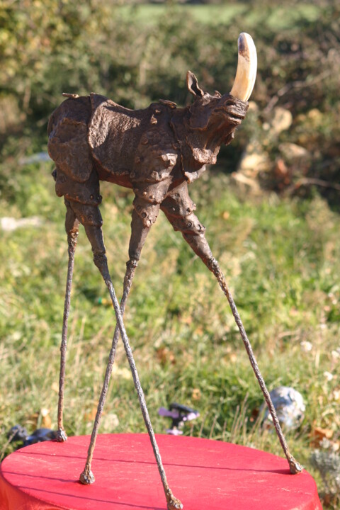Sculpture intitulée "Rhinozip" par Muriel Mouton, Œuvre d'art originale, Terre cuite