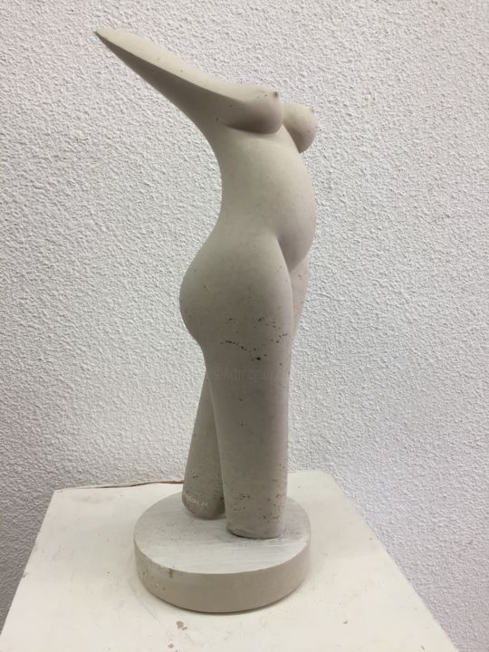 Sculpture intitulée "Torso" par Goodson Mlera, Œuvre d'art originale, Pierre