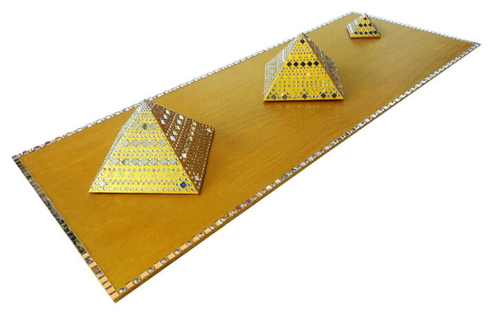 Diseño titulada "Die Pyramiden von G…" por Myrthyra, Obra de arte original, Arte de mesa