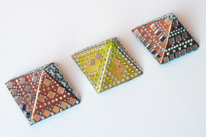 Design intitulée "Kleine Pyramiden /…" par Myrthyra, Œuvre d'art originale, Art de la table