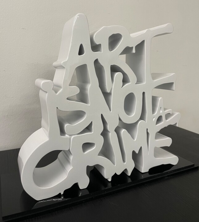 Sculptuur getiteld "ART IS NOT A CRIME…" door N Nathan, Origineel Kunstwerk, Hars