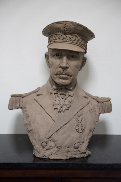 Sculpture intitulée "Amiral Castex" par Nacera Kaïnou, Œuvre d'art originale, Terre cuite