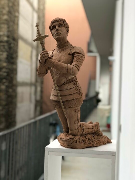 Skulptur mit dem Titel "Jeanne d'Arc" von Nacera Kaïnou, Original-Kunstwerk, Terra cotta