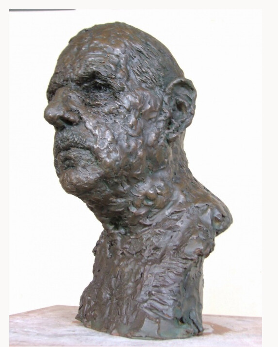 「Charles de Gaulle」というタイトルの彫刻 Nacera Kaïnouによって, オリジナルのアートワーク, 金属