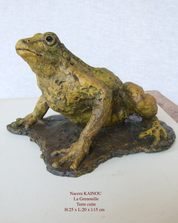 Escultura titulada "La grenouille" por Nacera Kaïnou, Obra de arte original, Terracota