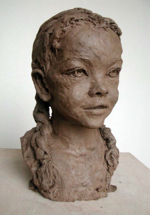 Sculpture intitulée "Fille aux nattes" par Nacera Kaïnou, Œuvre d'art originale, Terre cuite