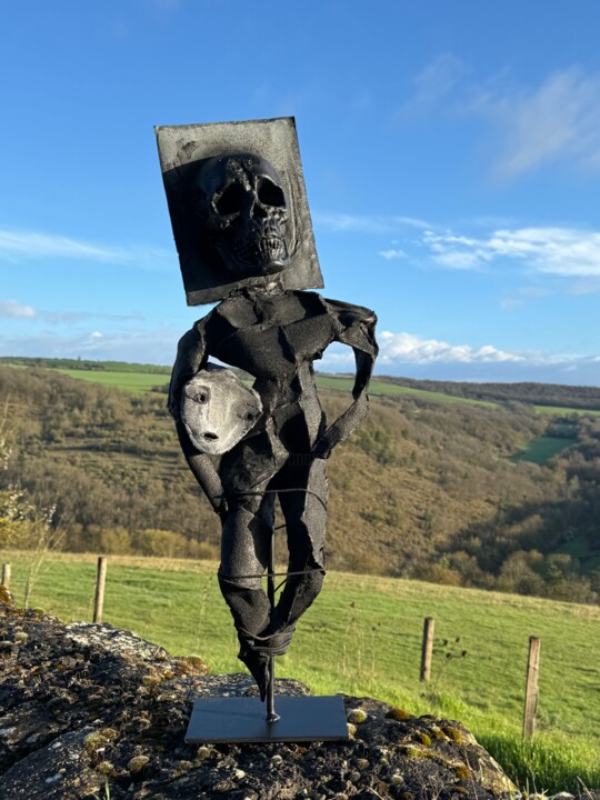 Sculpture intitulée "La nuit je mens" par Nadine Vergues, Œuvre d'art originale, Fibre Textile