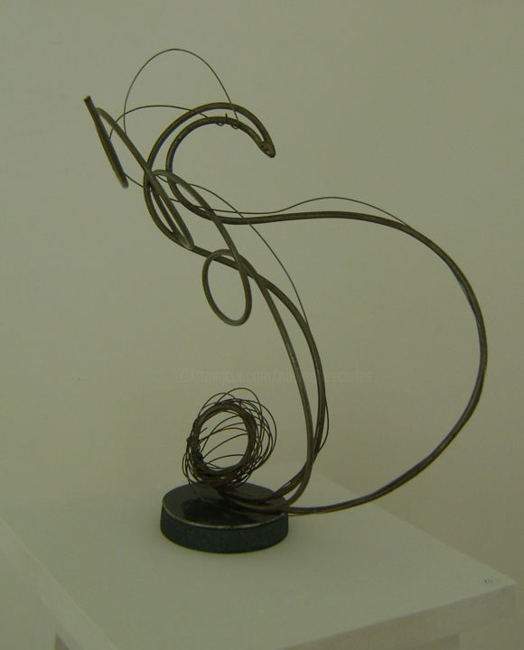 Sculpture titled "zigouigoui" by Nadine Trescartes (fildefériste), Original Artwork, Metals