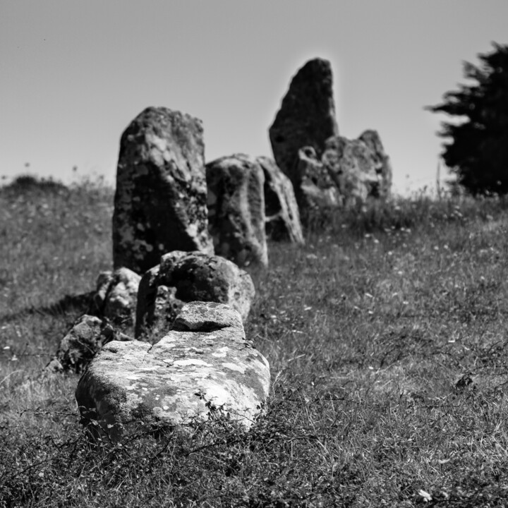 Photographie intitulée "BREIZH 005 - Aligne…" par Naep, Œuvre d'art originale, Photographie numérique