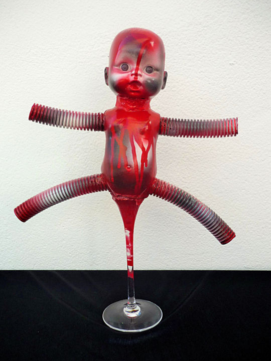 Escultura intitulada "Bébé tuyauté sur pi…" por Nancy Cardinal, Obras de arte originais, Plástico