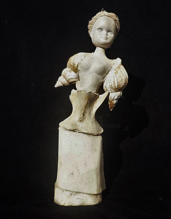 Sculpture titled "Vierge" by Nancy Cardinal, Original Artwork, Mixed Media