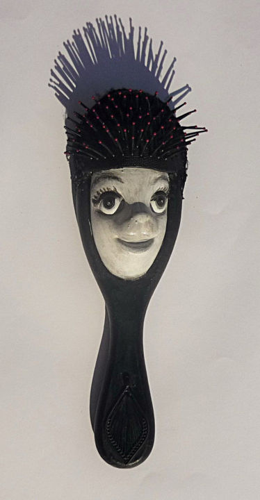 Sculpture intitulée "Brosse à cheveux à…" par Nancy Cardinal, Œuvre d'art originale, Techniques mixtes