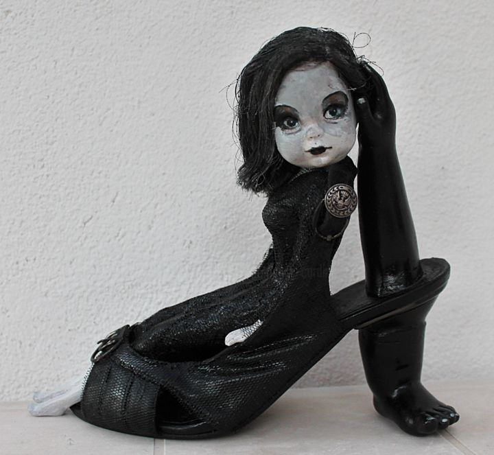 Sculpture intitulée "The Addams family s…" par Nancy Cardinal, Œuvre d'art originale, Plastique