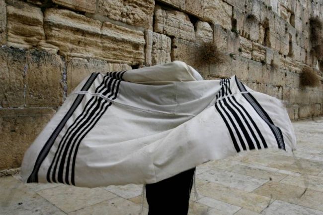Photographie intitulée "Religion 11" par Audrey Attia, Œuvre d'art originale,