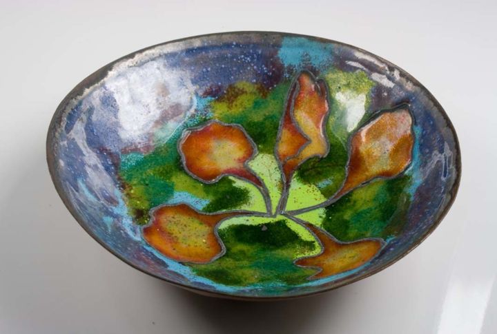 Artigianato intitolato "gulmohar-bowl1-web-…" da Nayna Shriyan, Opera d'arte originale