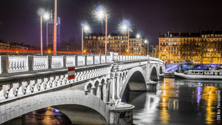 Photographie intitulée "Lyon, France | Pont…" par Ned', Œuvre d'art originale