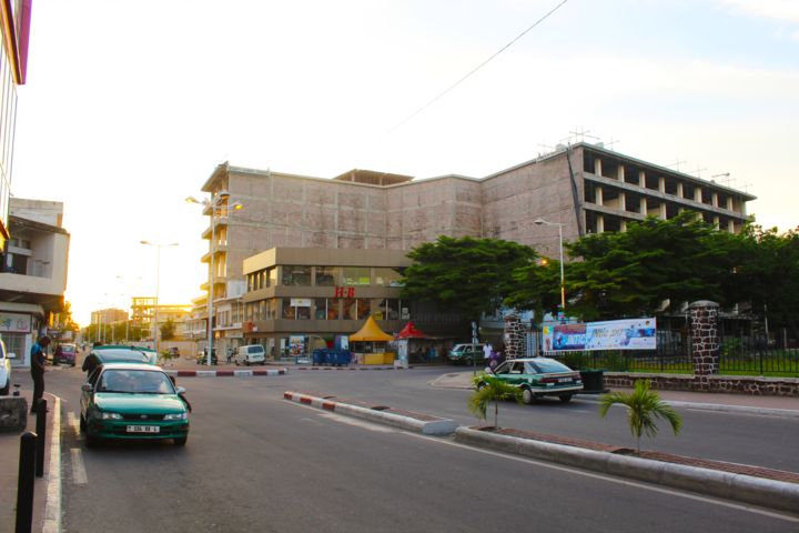 Fotografia intitulada "Rond point de la ga…" por Neguev Mpassi, Obras de arte originais