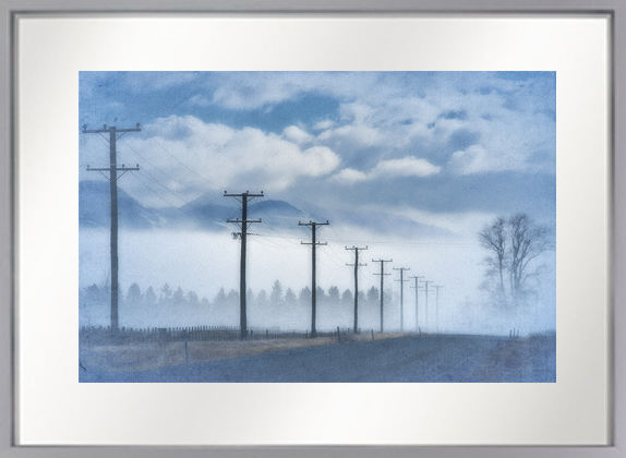 Photographie intitulée "Telegraph Poles" par Declan O'Neill, Œuvre d'art originale