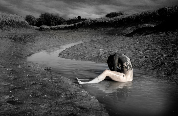 Фотография под названием "Naïade au bain" - Nico Cofu Arach, Подлинное произведение искусства