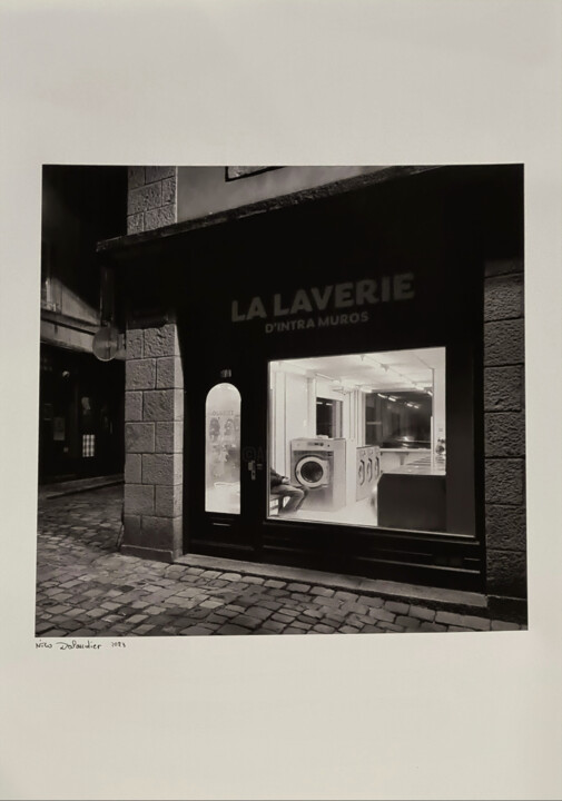 "Laverie de nuit" başlıklı Fotoğraf Nicolas Dalaudier tarafından, Orijinal sanat, Fotoşopsuz fotoğraf Ahşap Sedye çerçevesi…