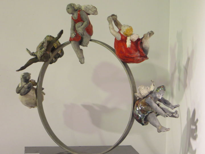 雕塑 标题为“La ronde d'Anges He…” 由Nicola Deux, 原创艺术品, 陶瓷