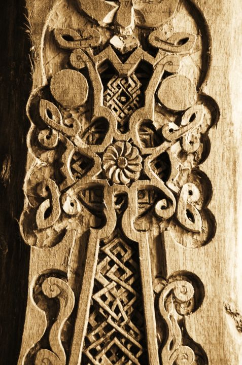 Скульптура под названием "croix arménienne en…" - Nicolas Bouriot (KRB1), Подлинное произведение искусства, Дерево