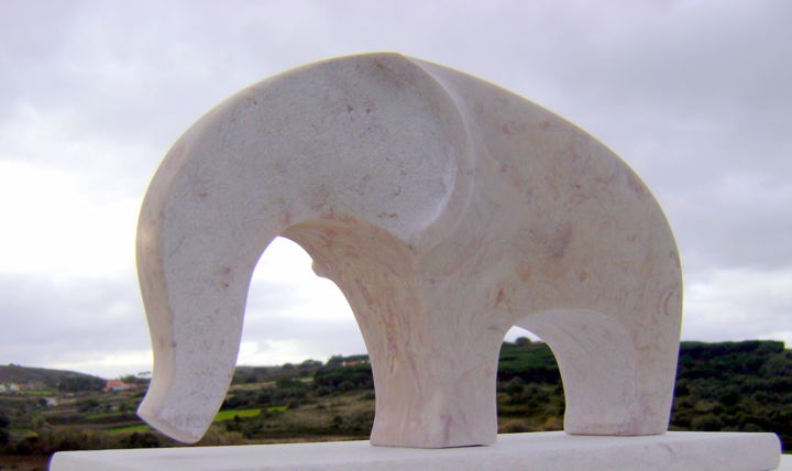 「Elefante I」というタイトルの彫刻 Nicolau Camposによって, オリジナルのアートワーク, ストーン