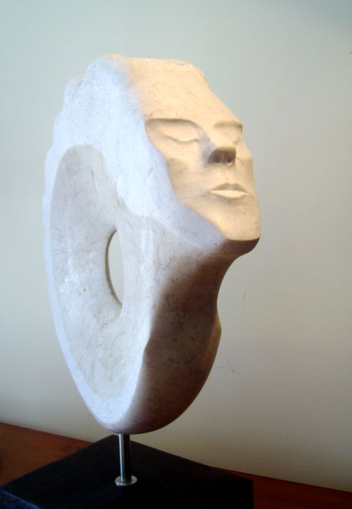 Sculptuur getiteld "Menina da trança" door Nicolau Campos, Origineel Kunstwerk, Steen