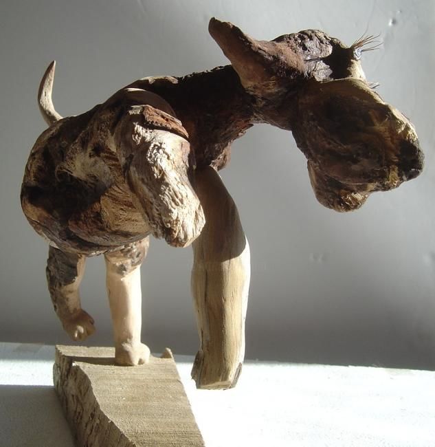 Sculpture titled "chien courant" by Nicole Agoutin, Original Artwork