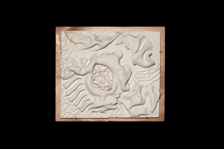 「Valse du coeur 2」というタイトルの彫刻 Nicole Lemieuxによって, オリジナルのアートワーク, 粘土 ウッドパネルにマウント