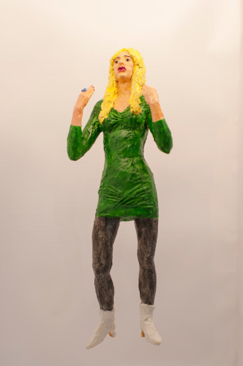 Скульптура под названием "shop assistant" - Veronika Bernard, Подлинное произведение искусства, Гипс