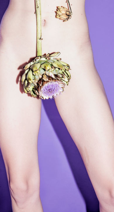 Photographie intitulée "Skin&Flowers" par Niki Genchi, Œuvre d'art originale