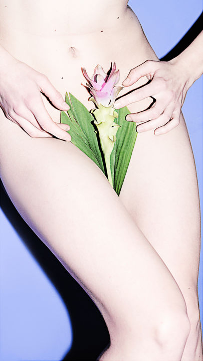 Photographie intitulée "Skin&Flowers" par Niki Genchi, Œuvre d'art originale