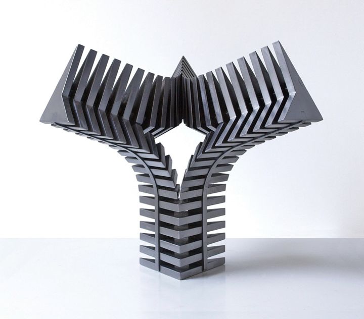 Escultura titulada "offenes medium" por Nikolaus Weiler, Obra de arte original, Metales