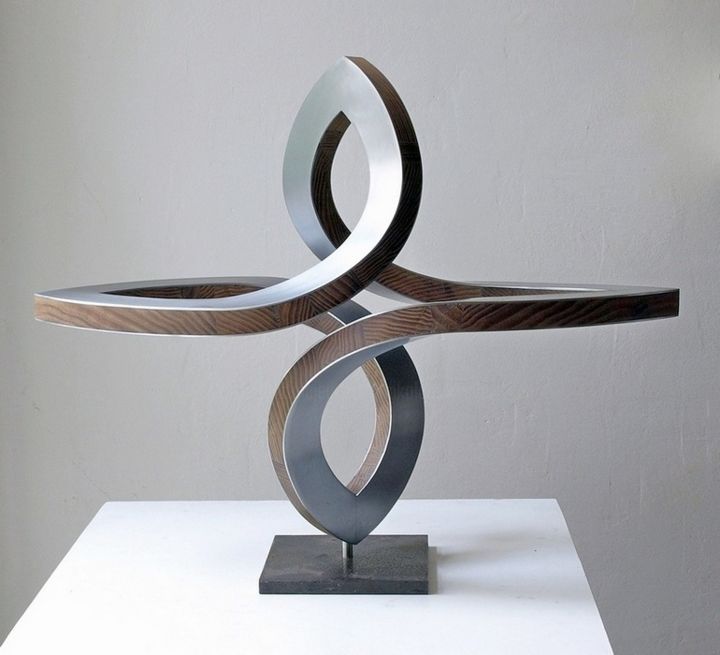 Escultura titulada "en passant" por Nikolaus Weiler, Obra de arte original, Metales