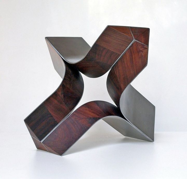 Skulptur mit dem Titel "dazwischen" von Nikolaus Weiler, Original-Kunstwerk, Metalle