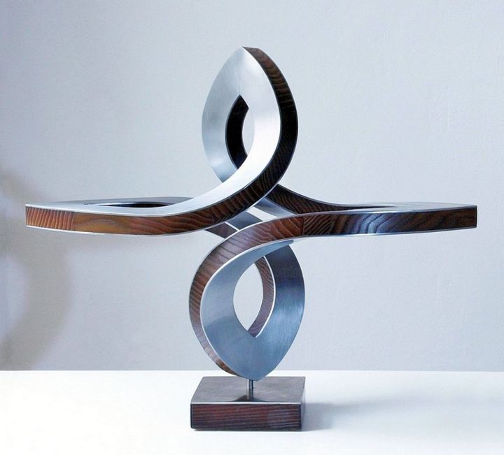 Skulptur mit dem Titel "schreitender Gedanke" von Nikolaus Weiler, Original-Kunstwerk, Metalle