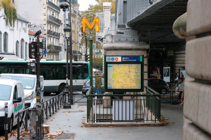 Fotografía titulada "Barbès-Rochechouart" por Nikolay Biryukov, Obra de arte original