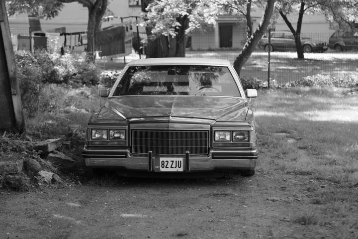 Photographie intitulée "Cadillac Deville" par Nikolay Biryukov, Œuvre d'art originale