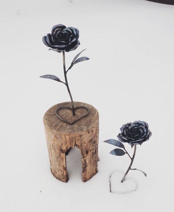 Скульптура под названием "Чудесная роза" - Nikolay Shkyrov, Подлинное произведение искусства, Металлы
