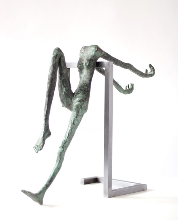 Skulptur mit dem Titel "Light as a feather" von Nilufer Satana, Original-Kunstwerk, Bronze