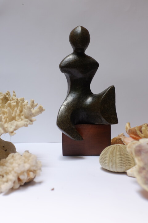 Γλυπτική με τίτλο "Oceania Black Stone…" από Nilupul Jayathunga, Αυθεντικά έργα τέχνης, Πέτρα